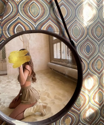 Соблазнительная красавица заглядывает в твои мечты, чтобы сделать их реальностью. Готова порадовать тебя страстью и нежностью. Звони и не упусти возможность окунуться в мир искушений и наслаждения вместе со мной! 1049, 18 лет