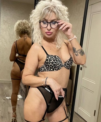 Полностью отдамся тебе, умело владеюсь своим телом, чтобы доставить настоящее удовольствие.✨
Мои возможности безграничны: классический и релакс-массаж, оральный и анальный секс, ролевые игры и многое другое.💫
Неоднократно подтвержденные положительные отзывы о моей великолепной работе идеально с лика резюмируют мои услуги.✨
Фото? 📸 Скорее загляни в мой профиль, чтобы ощутить первую волну возбуждения.😉
Только ты и я в уютной квартире в Москве... Смахнем с пути усталость и скуку, забытые обязательства и заботы. Оставься со мной и погрузись в мир страсти и наслаждения. Заходи - тебя жду, мой увлекательный мужчина.💋 2784, 53 года